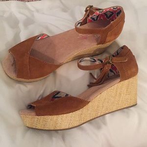 Toms ladies W8.5 shoes